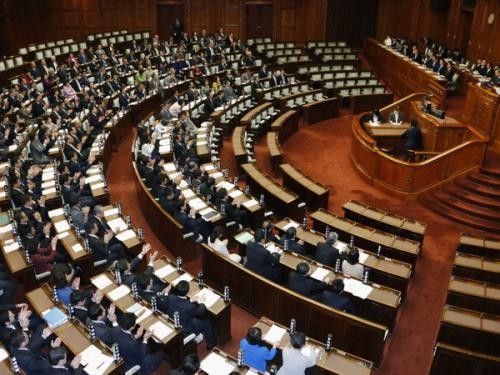 Japan’s parliament approves supplementary budget to boost economy - ảnh 1